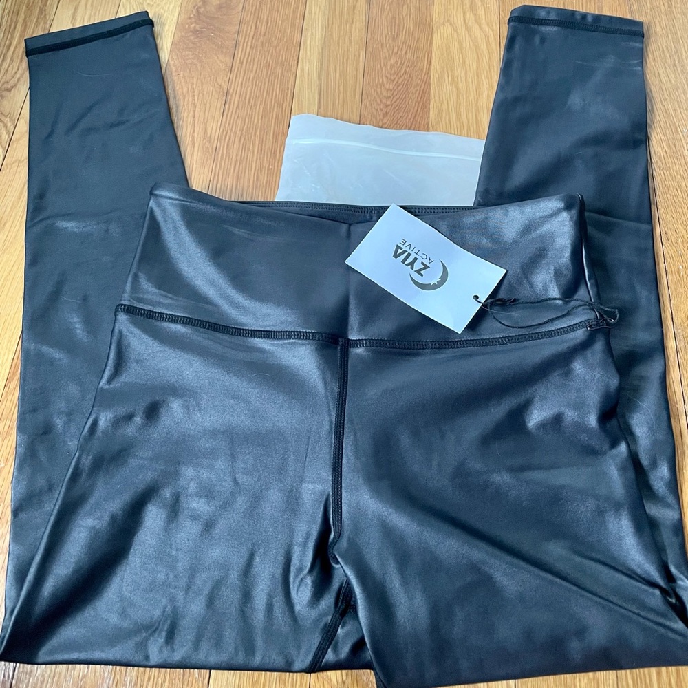 Zyia Black Metallic Light n Tight Hi-Rise 7/8 6-8